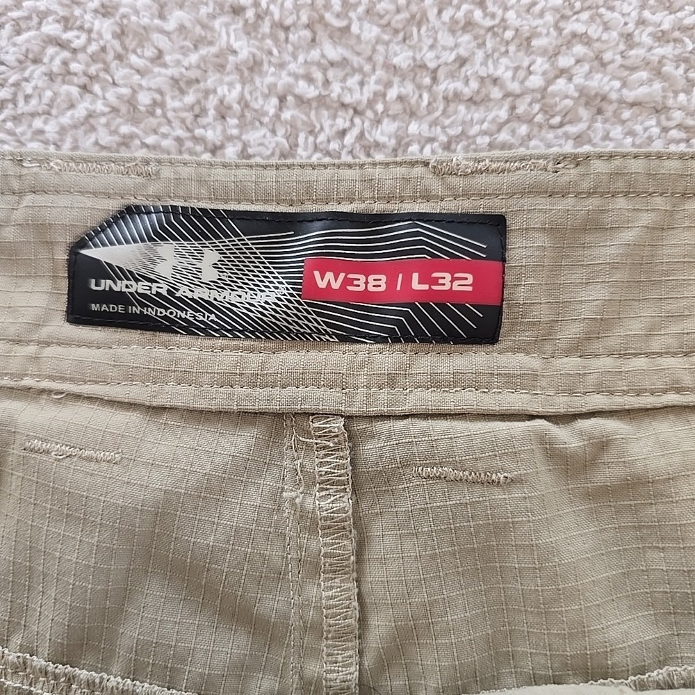 Under Armour Nylon Cargo Pants Men's Size 38 x 32 Khaki Outdoor Hiking Fishing - Picture 12 of 15